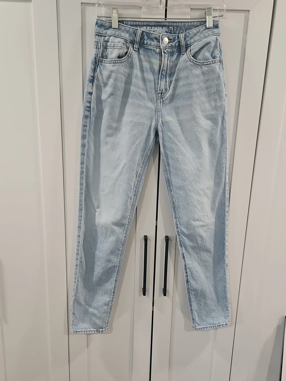 American Eagle Outfitters Light Wash High-Rise Women's Jeans. Size 2. L